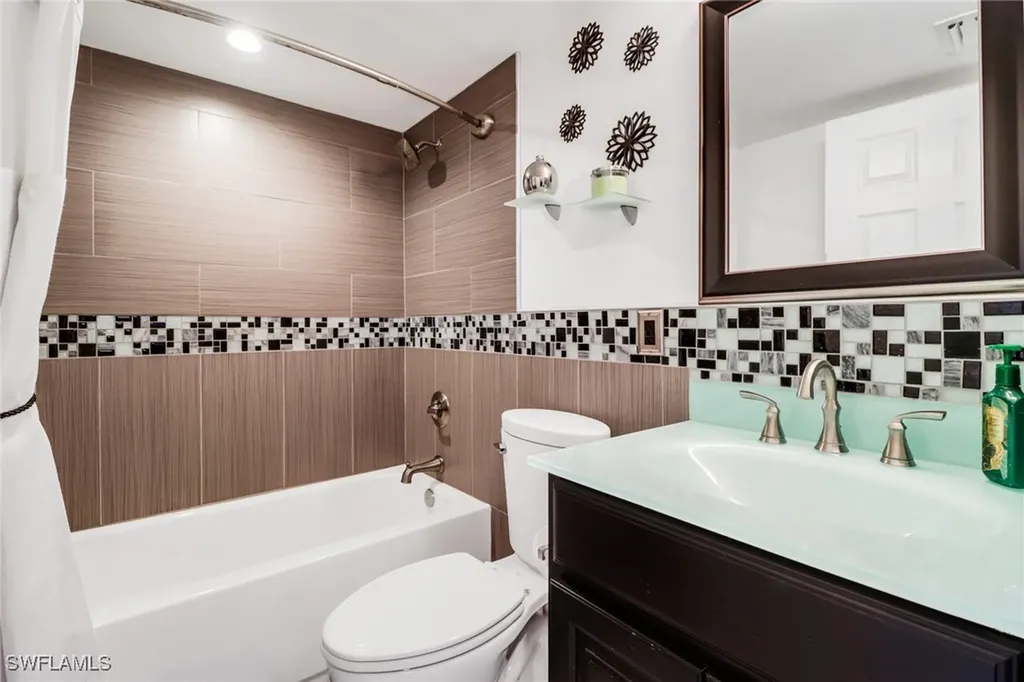 2121 Collier Avenue Fort Myers FL 33901