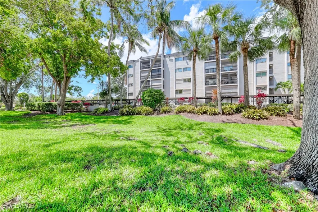 2121 Collier Avenue Fort Myers FL 33901