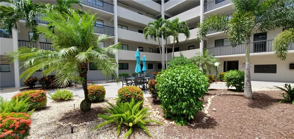 2121 Collier Avenue Fort Myers FL 33901