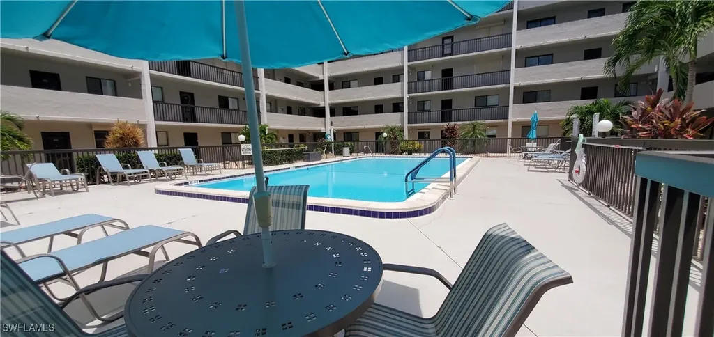 2121 Collier Avenue Fort Myers FL 33901