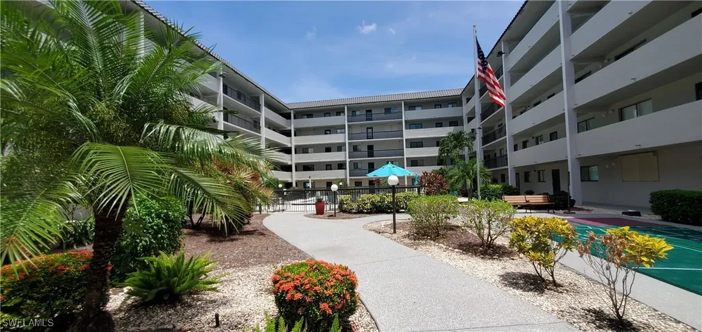 2121 Collier Avenue Fort Myers FL 33901