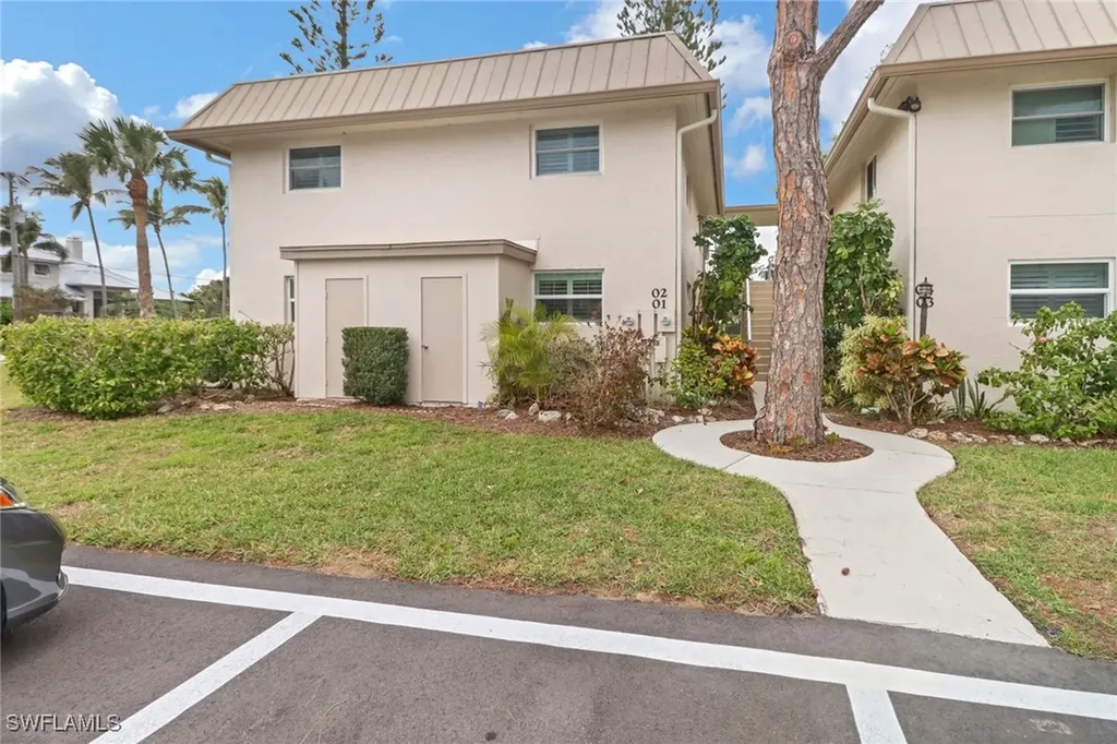 1549 Sandpiper Street Naples FL 34102