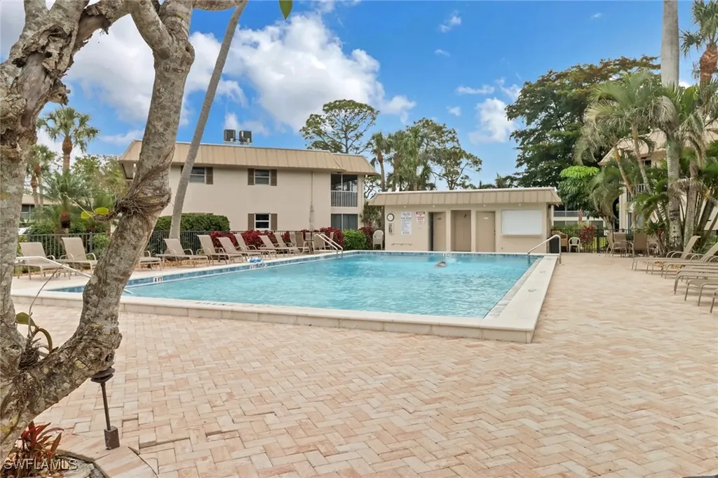 1549 Sandpiper Street Naples FL 34102