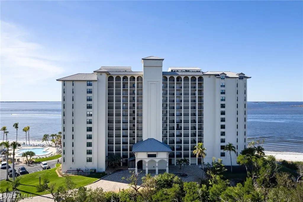 Fort Myers FL, 17080 Harbour Point Drive, Unit 211