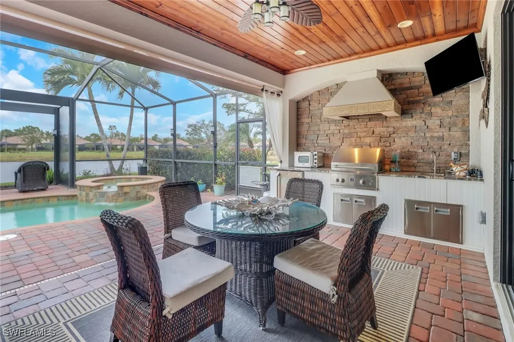 12605 Fenhurst Way Naples FL 34120