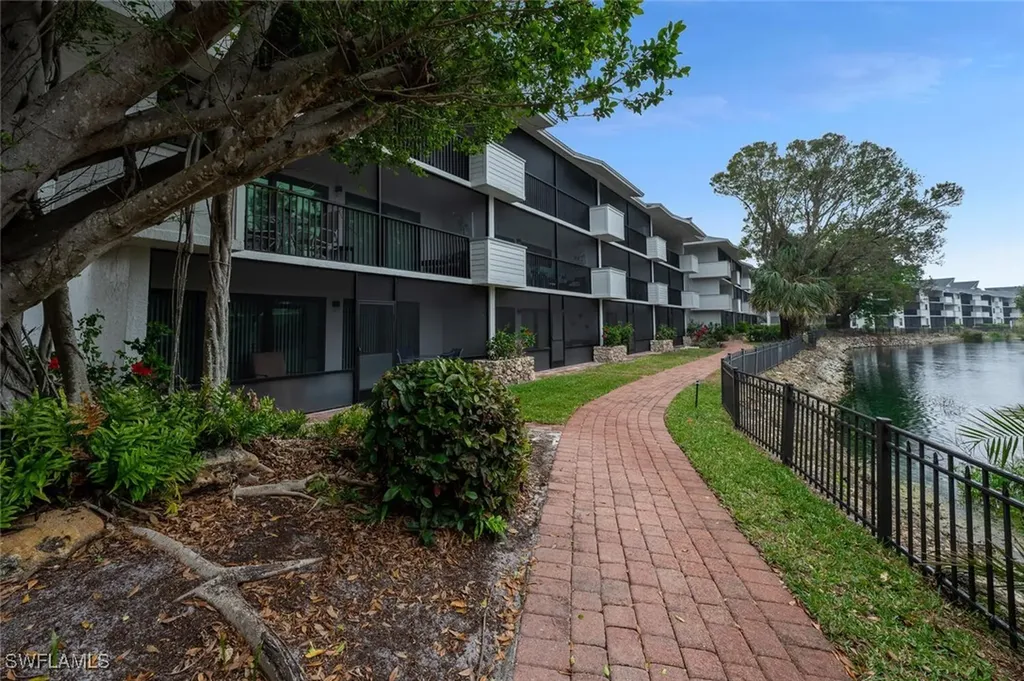 600 Neapolitan Way Naples FL 34103