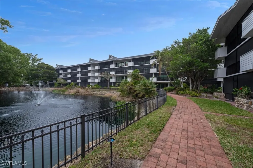600 Neapolitan Way Naples FL 34103