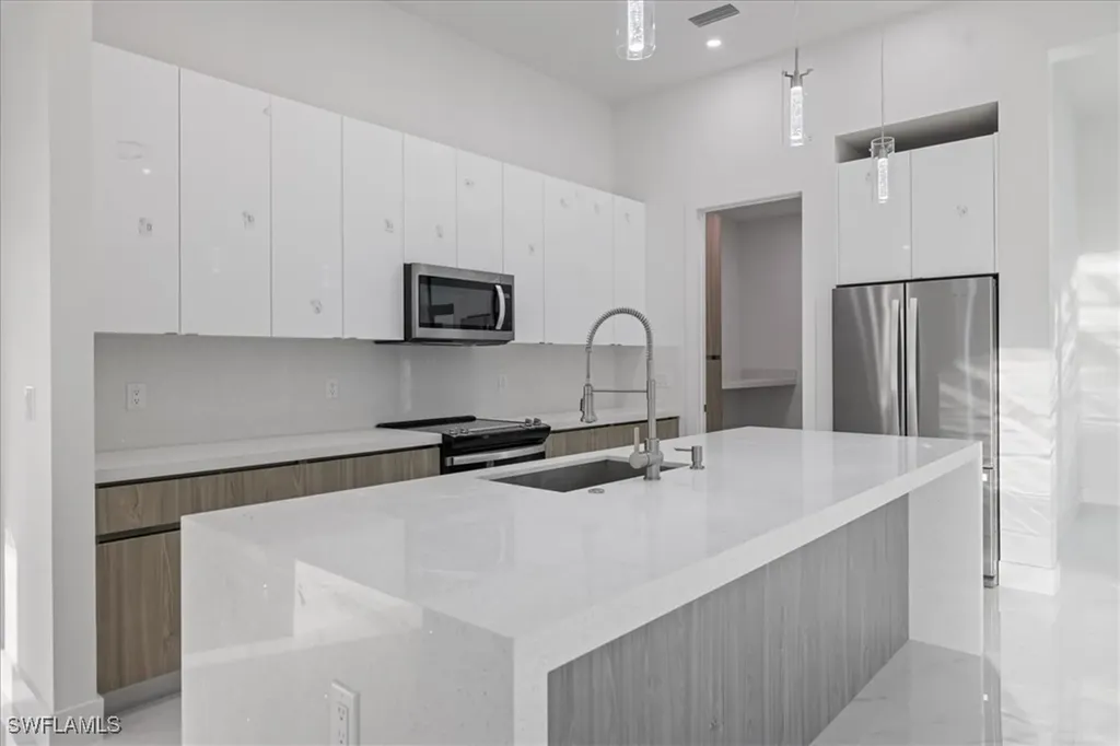 1928 SW 8th Place Cape Coral FL 33991