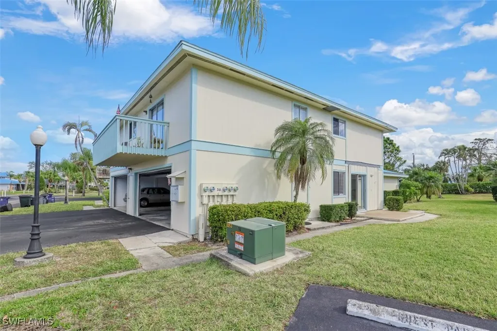 5848 Queen Elizabeth Way Fort Myers FL 33907