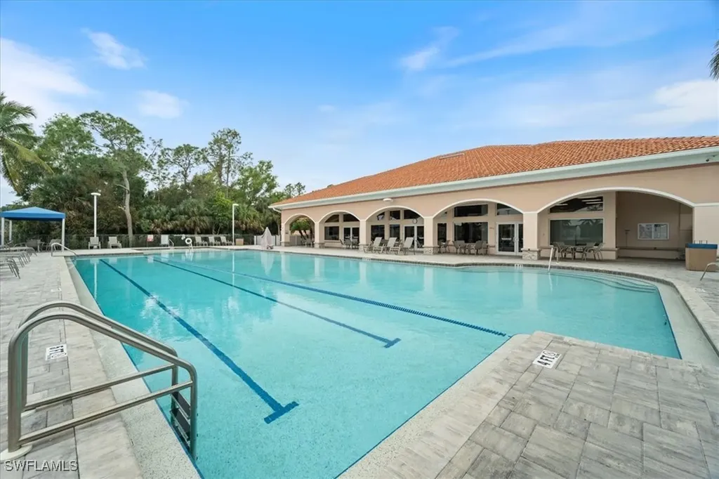 7590 Meadow Lakes Drive Naples FL 34104