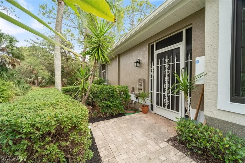 7590 Meadow Lakes Drive Naples FL 34104