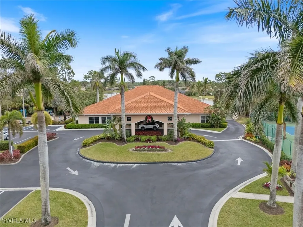 7590 Meadow Lakes Drive Naples FL 34104