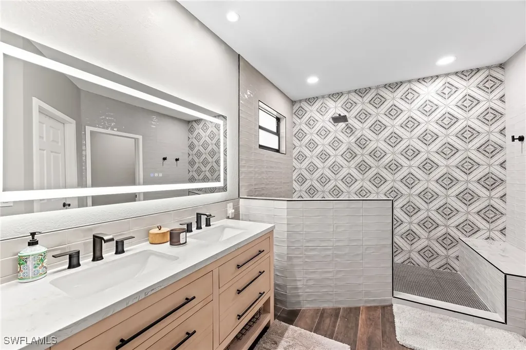 110 7th Street NW Naples FL 34120