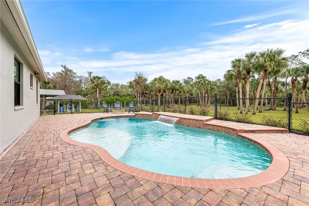 110 7th Street NW Naples FL 34120