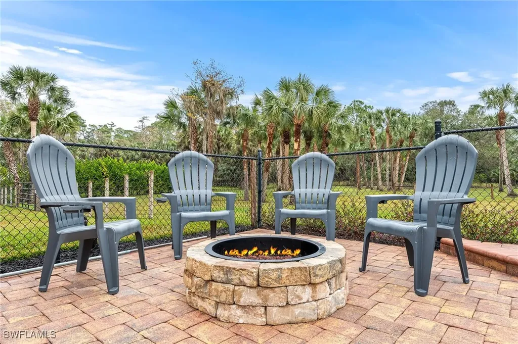 110 7th Street NW Naples FL 34120