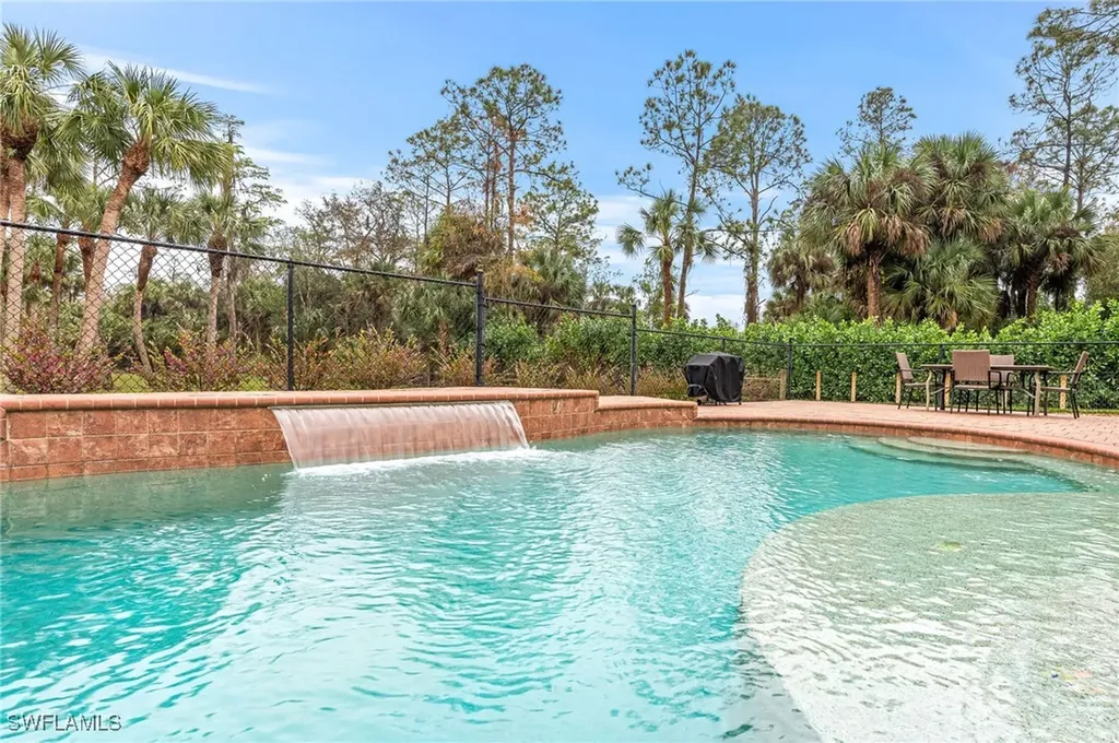 110 7th Street NW Naples FL 34120