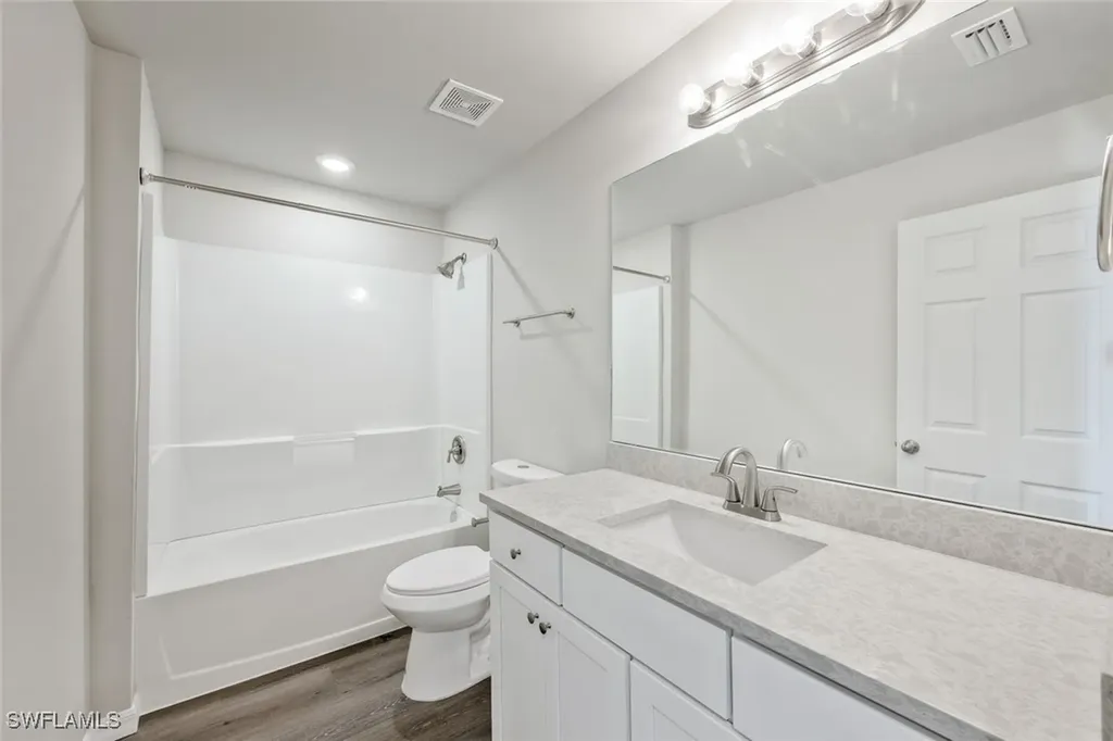 400 NE 25th Terrace Cape Coral FL 33909