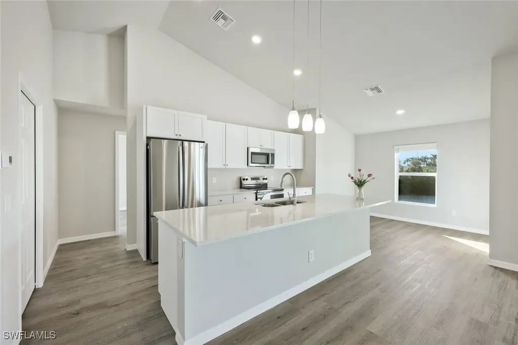 400 NE 25th Terrace Cape Coral FL 33909
