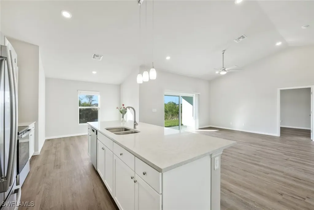 400 NE 25th Terrace Cape Coral FL 33909