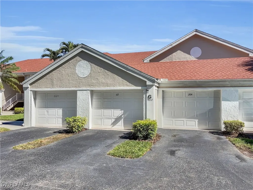 Naples FL, 9832 Luna Circle, Unit 103G