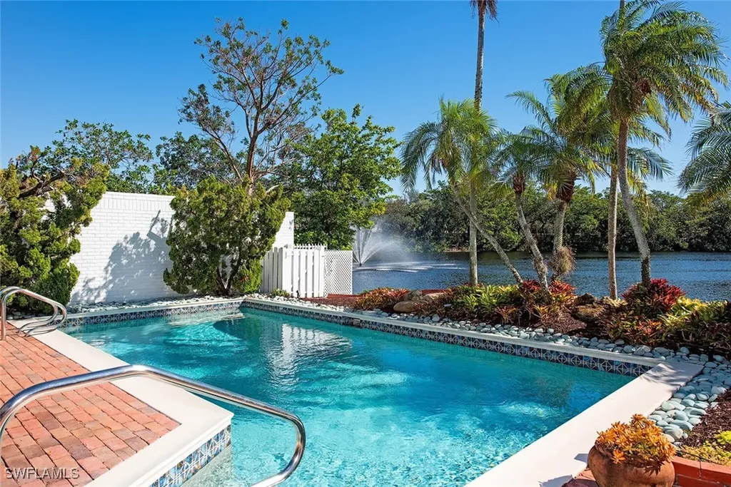 656 Bridgeway Lane Naples FL 34108