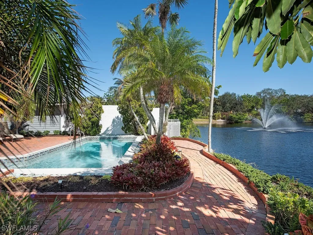 656 Bridgeway Lane Naples FL 34108