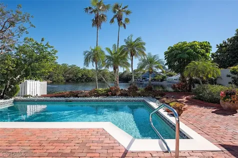 656 Bridgeway Lane Naples FL 34108