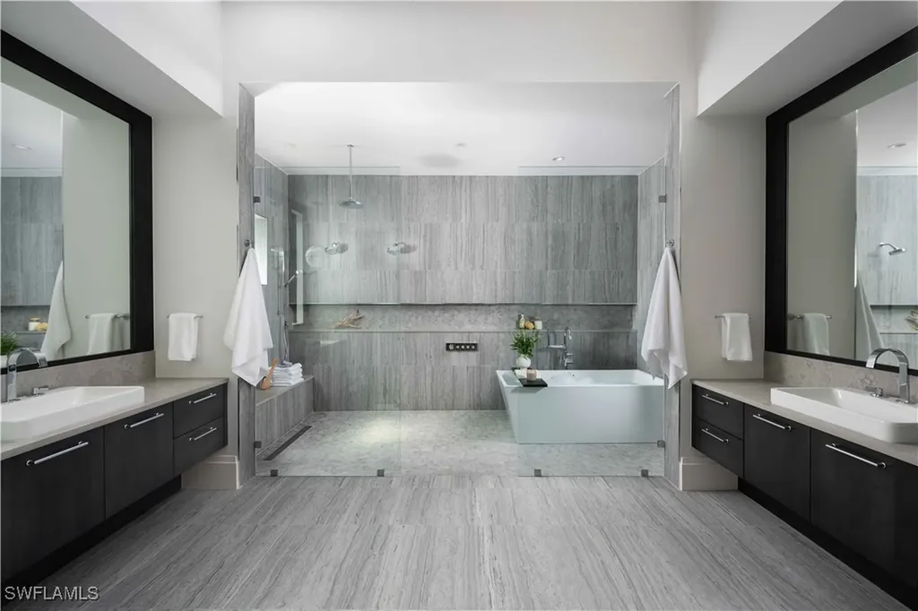 6634 Palisades Avenue Naples FL 34109