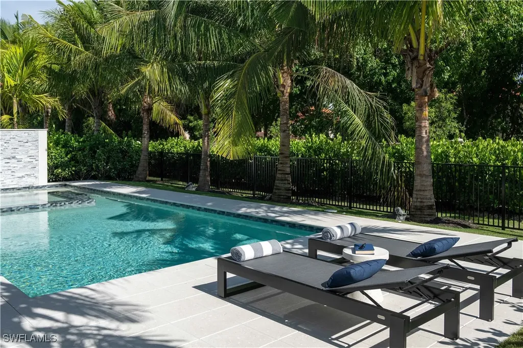 6634 Palisades Avenue Naples FL 34109