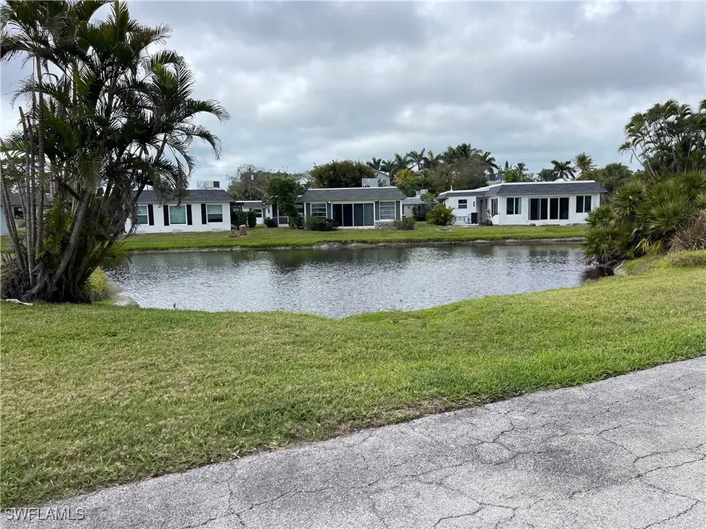 6 Hackney Lane Naples FL 34112