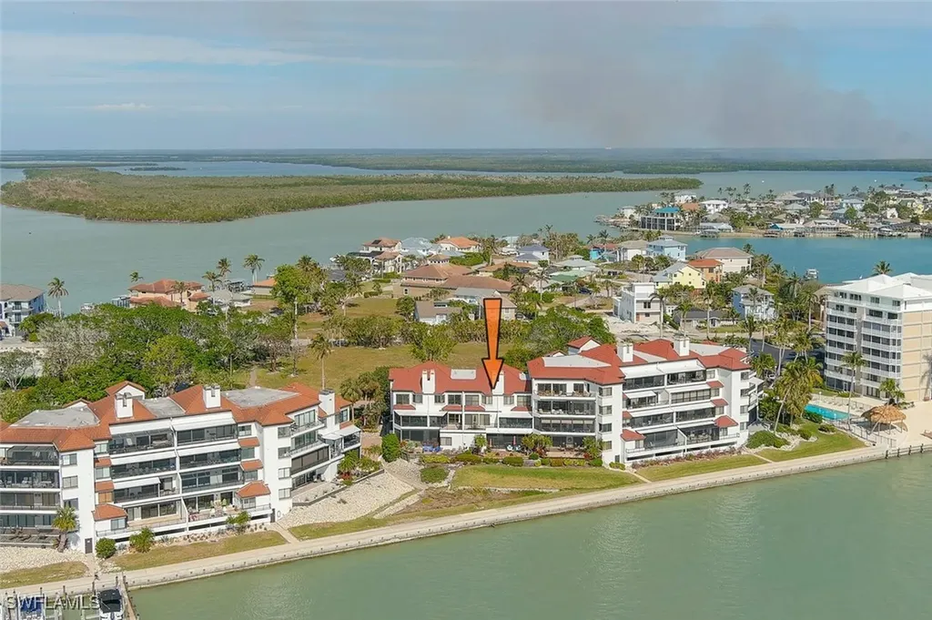 Naples FL, 108 La Peninsula Boulevard, Unit 108