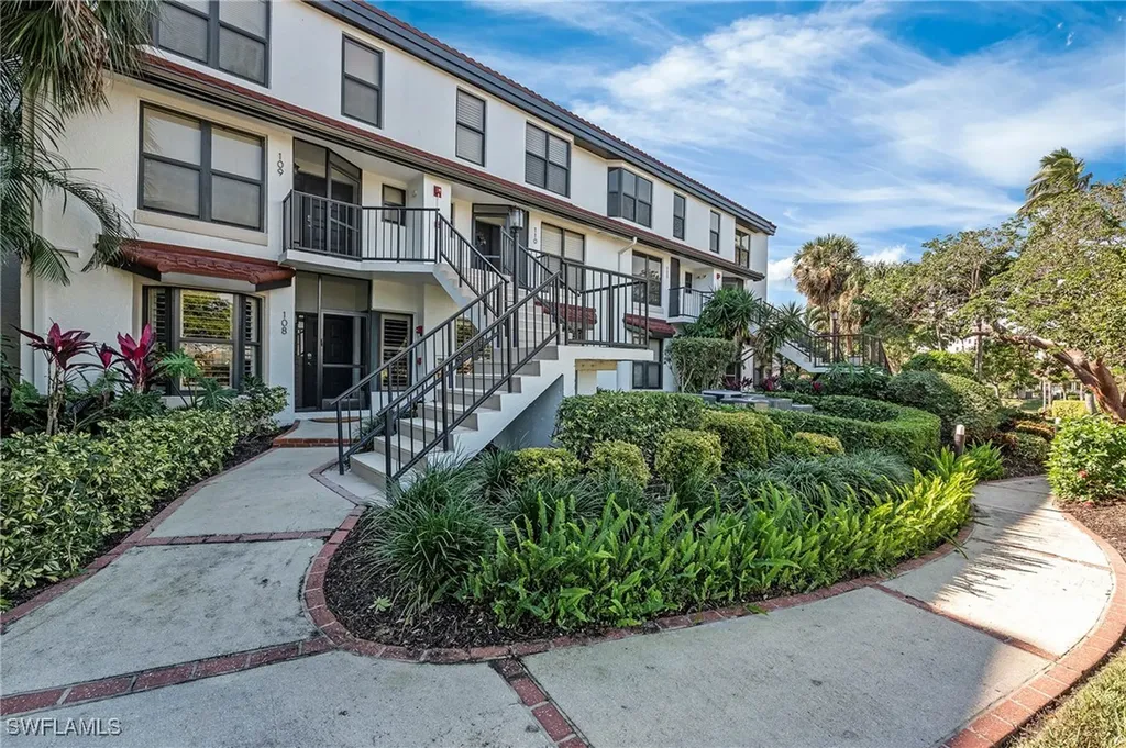 108 La Peninsula Boulevard Naples FL 34113