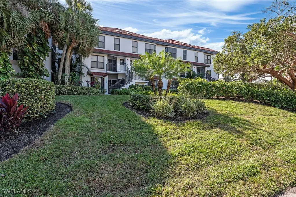 108 La Peninsula Boulevard Naples FL 34113