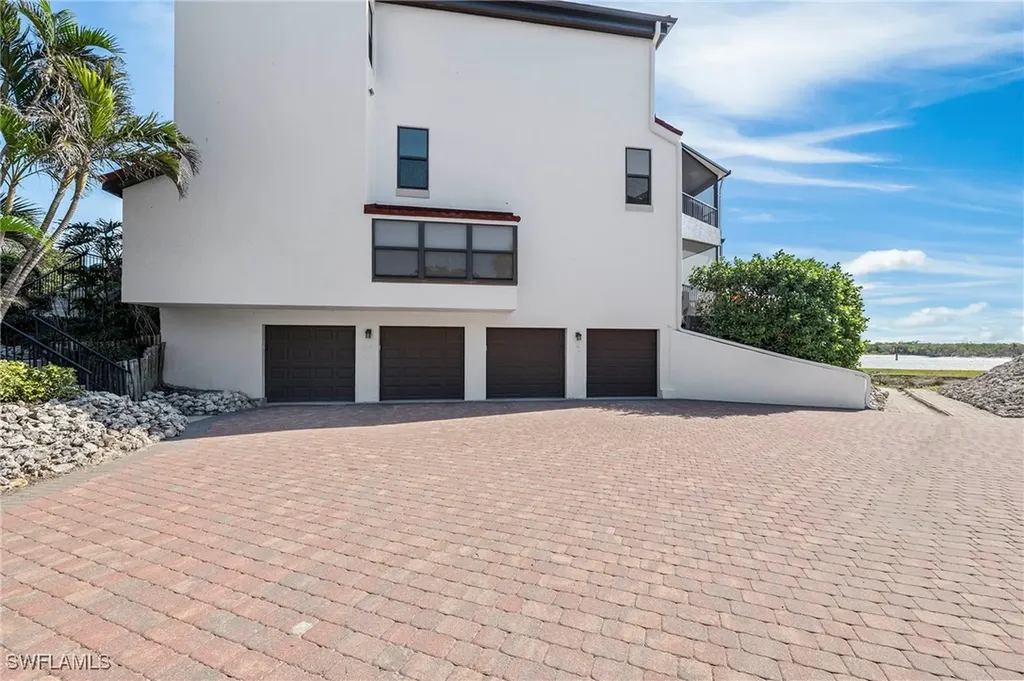 108 La Peninsula Boulevard Naples FL 34113