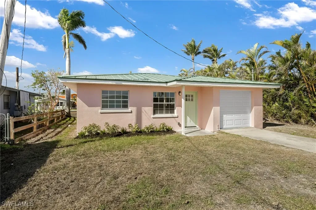 2556 Cay Cove Matlacha FL 33993