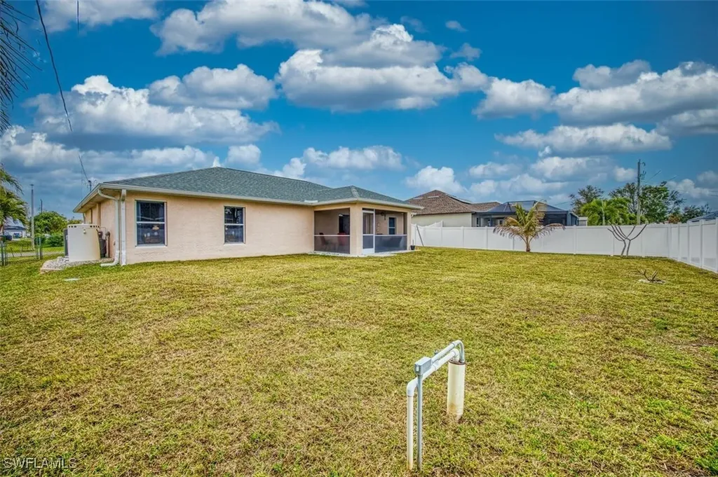 2124 NE 9th Place Cape Coral FL 33909