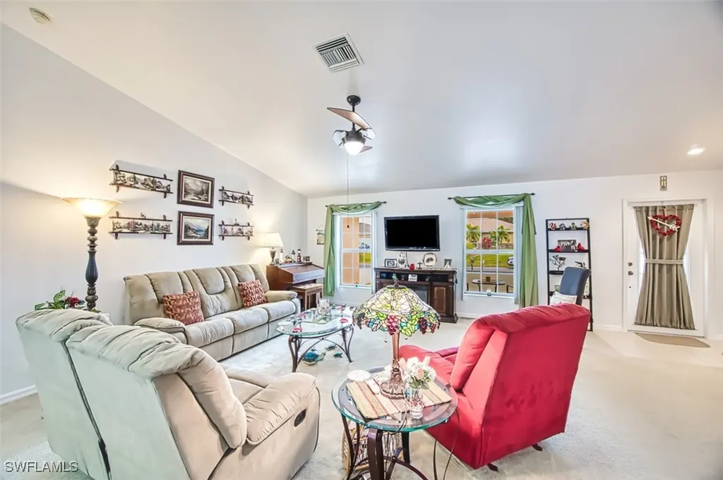 2124 NE 9th Place Cape Coral FL 33909