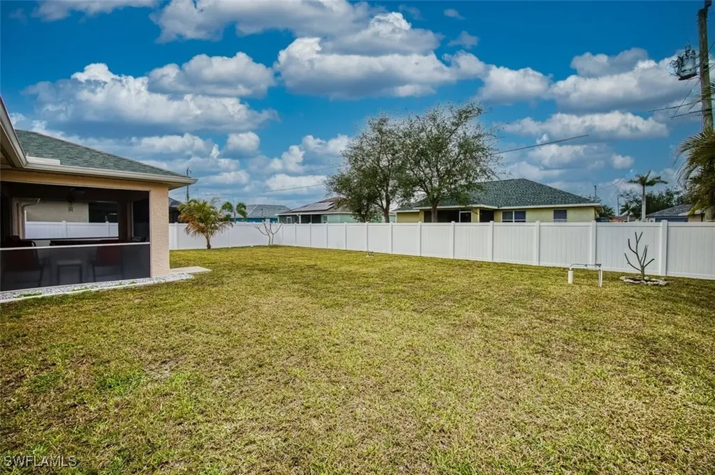 2124 NE 9th Place Cape Coral FL 33909