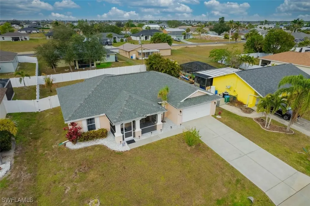 2124 NE 9th Place Cape Coral FL 33909