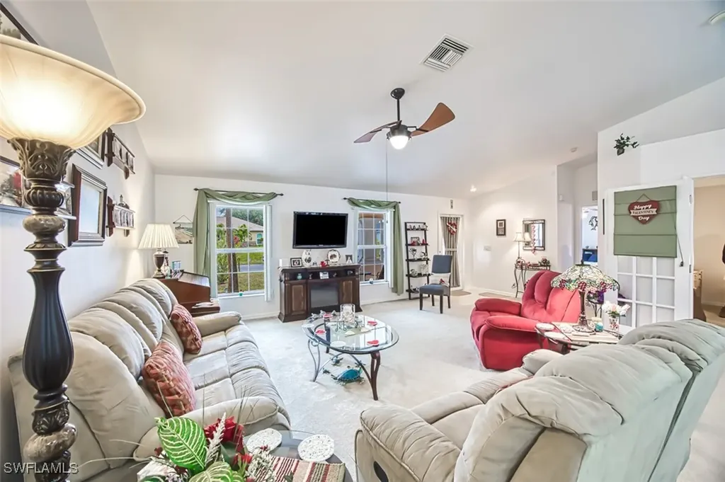 2124 NE 9th Place Cape Coral FL 33909