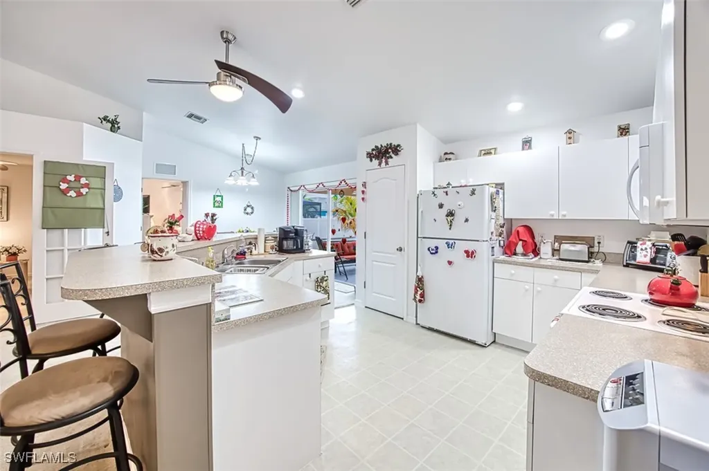 2124 NE 9th Place Cape Coral FL 33909