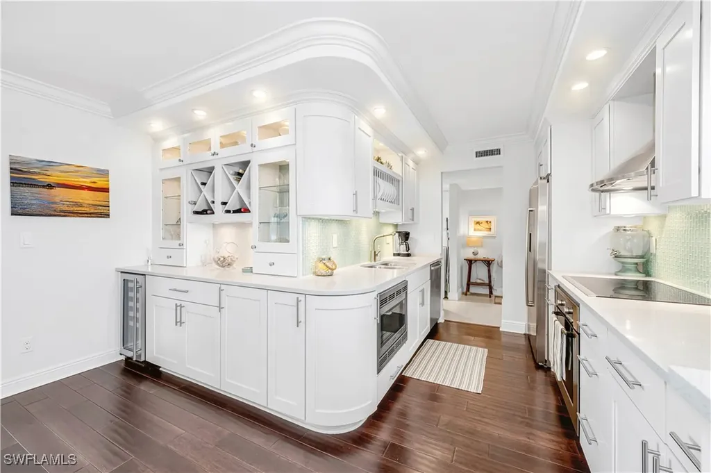 300 Park Shore Drive Naples FL 34103