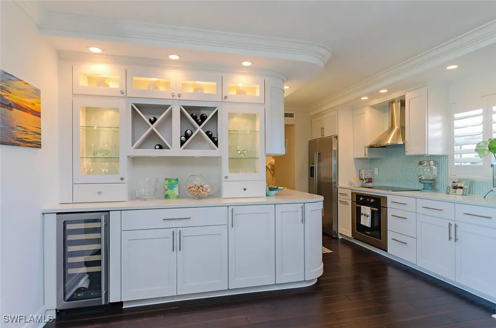 300 Park Shore Drive Naples FL 34103