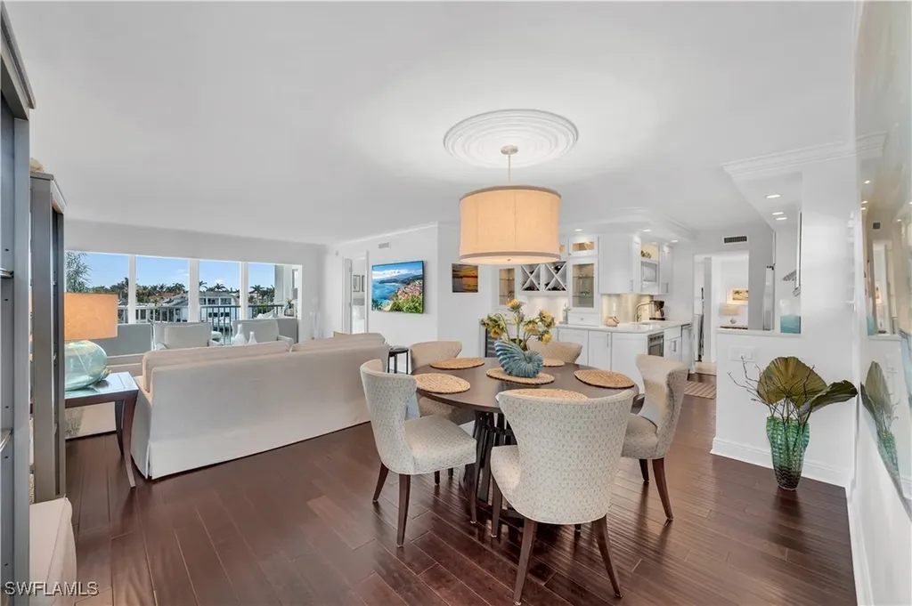 300 Park Shore Drive Naples FL 34103