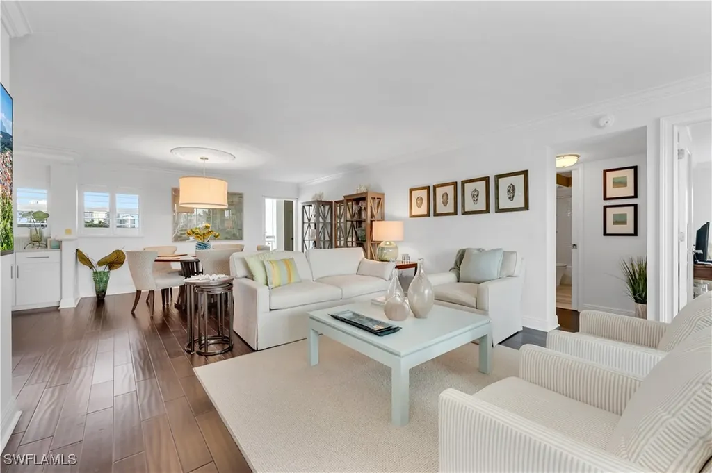 300 Park Shore Drive Naples FL 34103