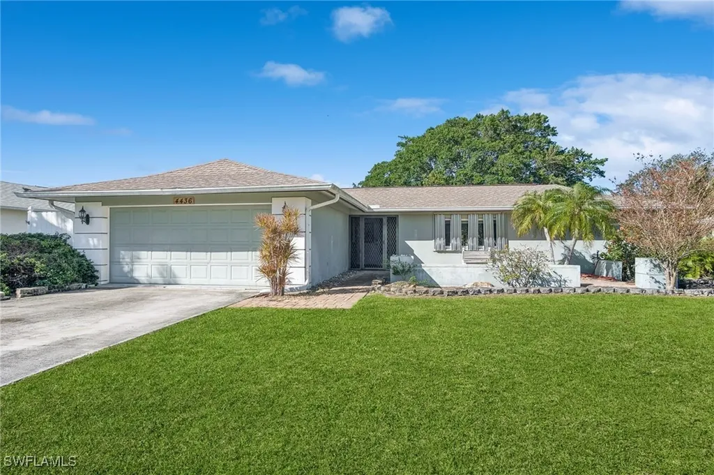 Naples FL, 4436 Lakewood Boulevard