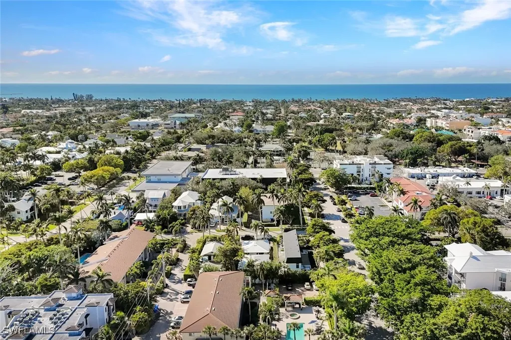 950 7th Avenue S Naples FL 34102