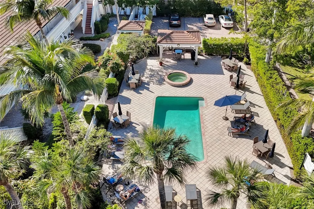 950 7th Avenue S Naples FL 34102