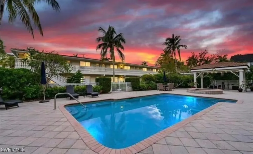950 7th Avenue S Naples FL 34102
