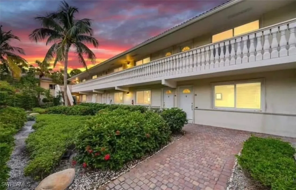 950 7th Avenue S Naples FL 34102